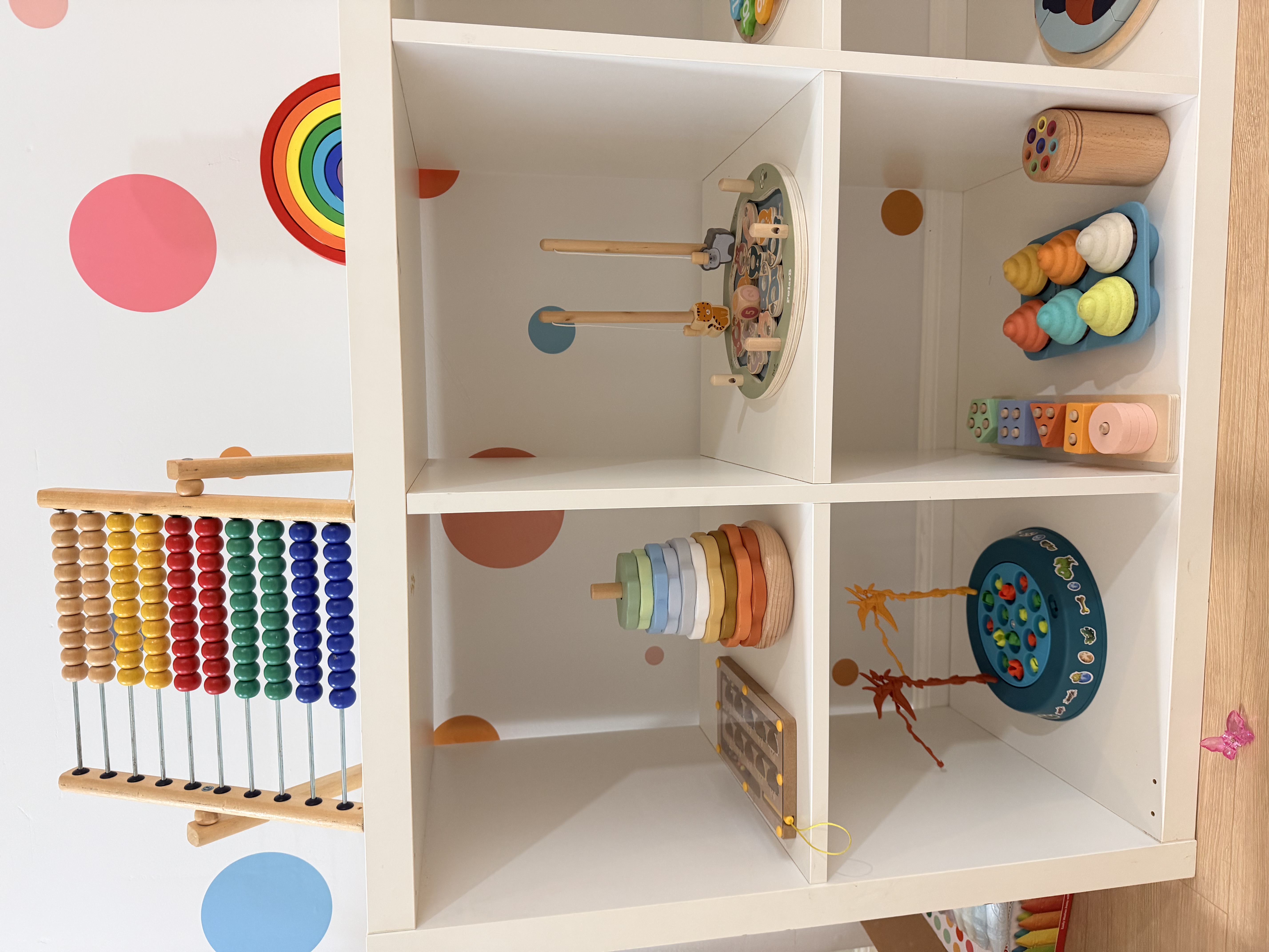Wooden learning toy shelf