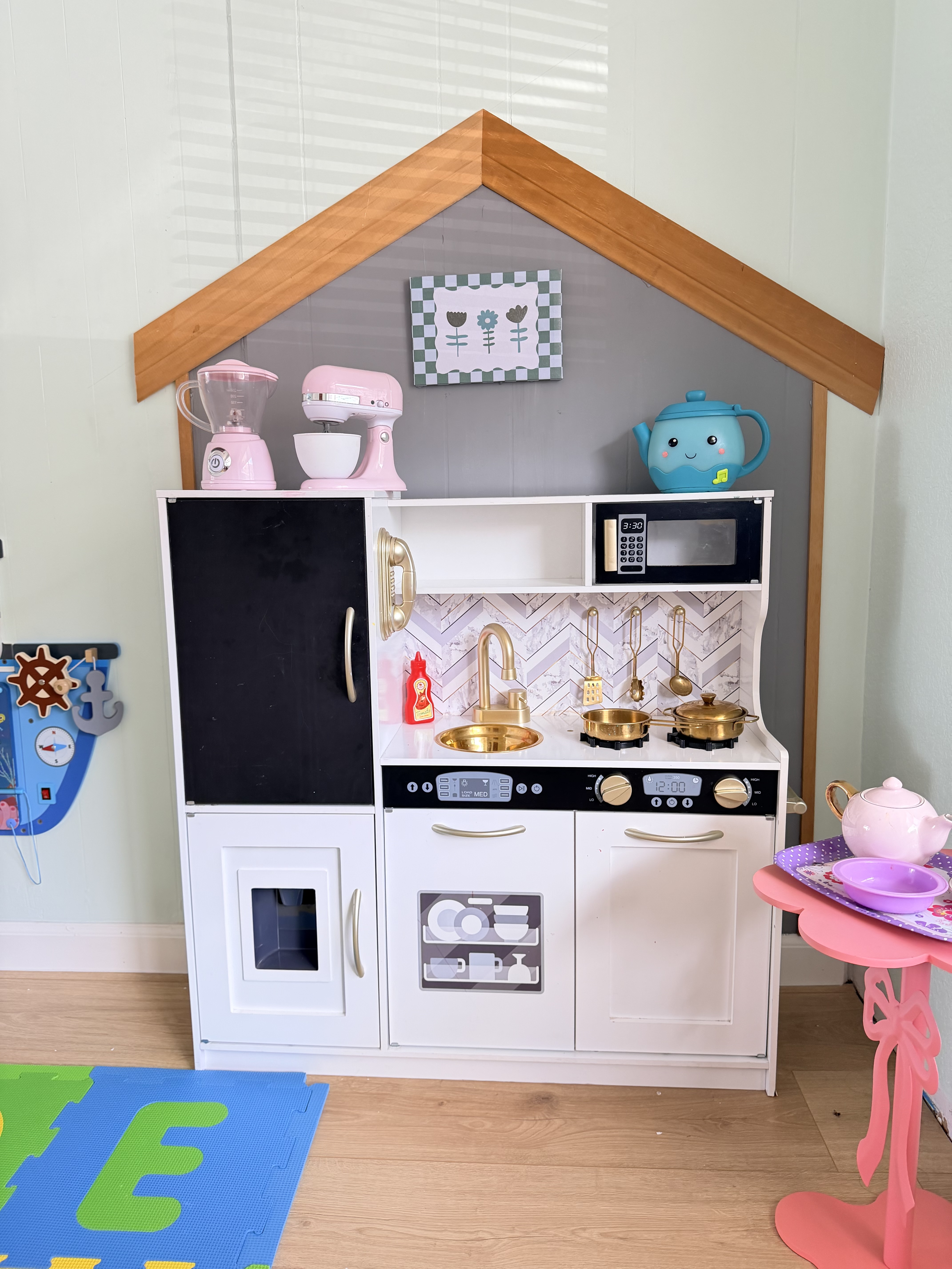 Play kitchen